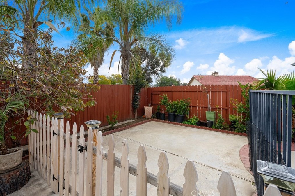 26463 Petaluma Ave, Moreno Valley CA  92555-2464 exterior