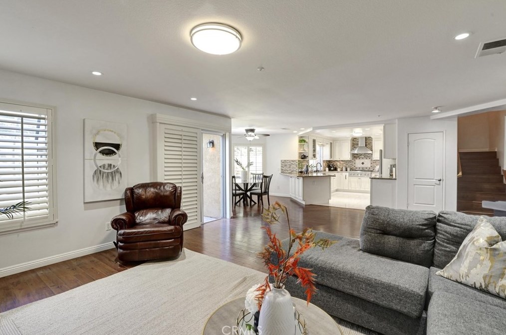 14 Arizona, Irvine CA  92606-1762 exterior