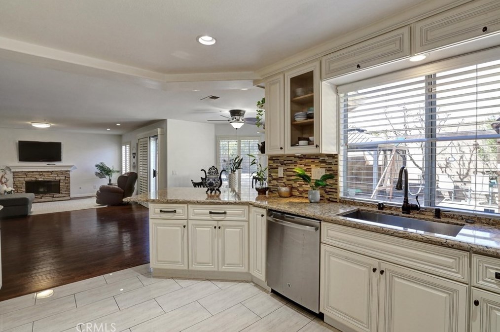 14 Arizona, Irvine CA  92606-1762 exterior