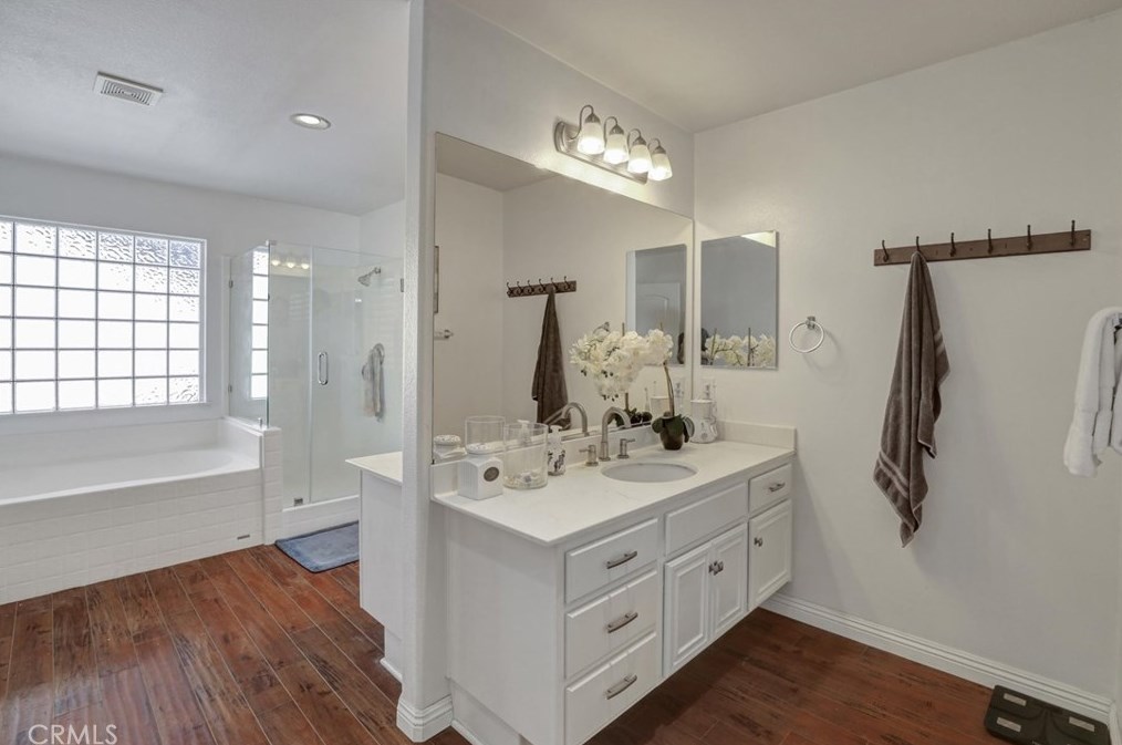 14 Arizona, Irvine CA  92606-1762 exterior