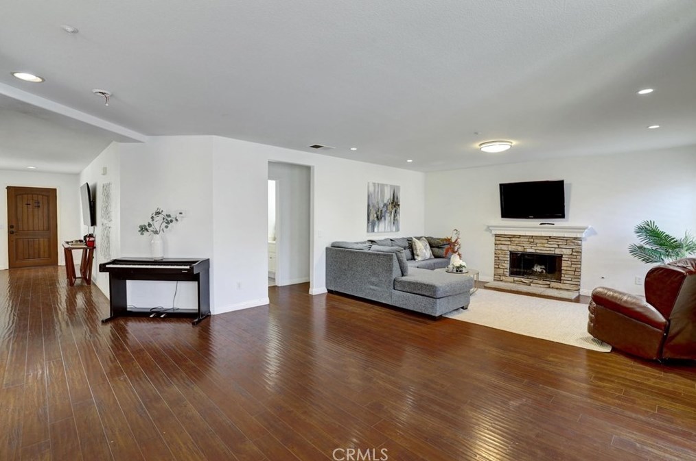 14 Arizona, Irvine CA  92606-1762 exterior