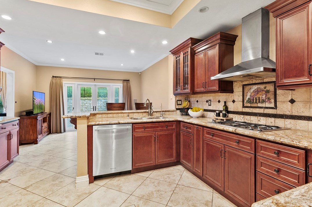 720 Palomino Ln, Anaheim CA  92807-4877 exterior