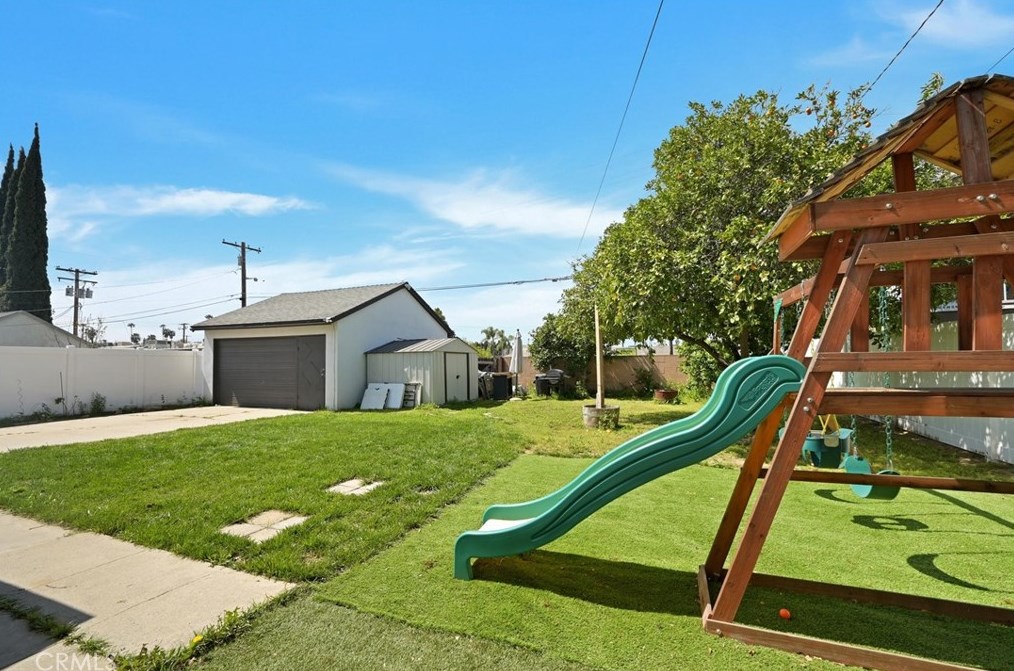 6741 Yellowstone Dr, Riverside CA  92506-3924 exterior