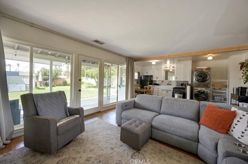 6741 Yellowstone Dr, Riverside CA  92506-3924 exterior