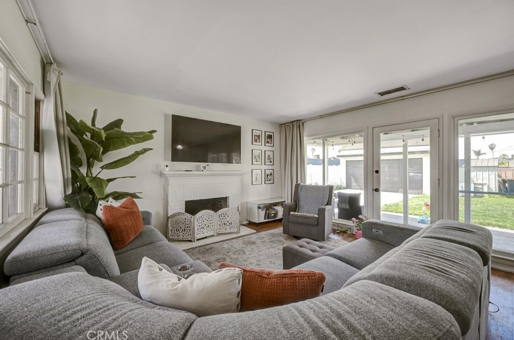 6741 Yellowstone Dr, Riverside CA  92506-3924 exterior