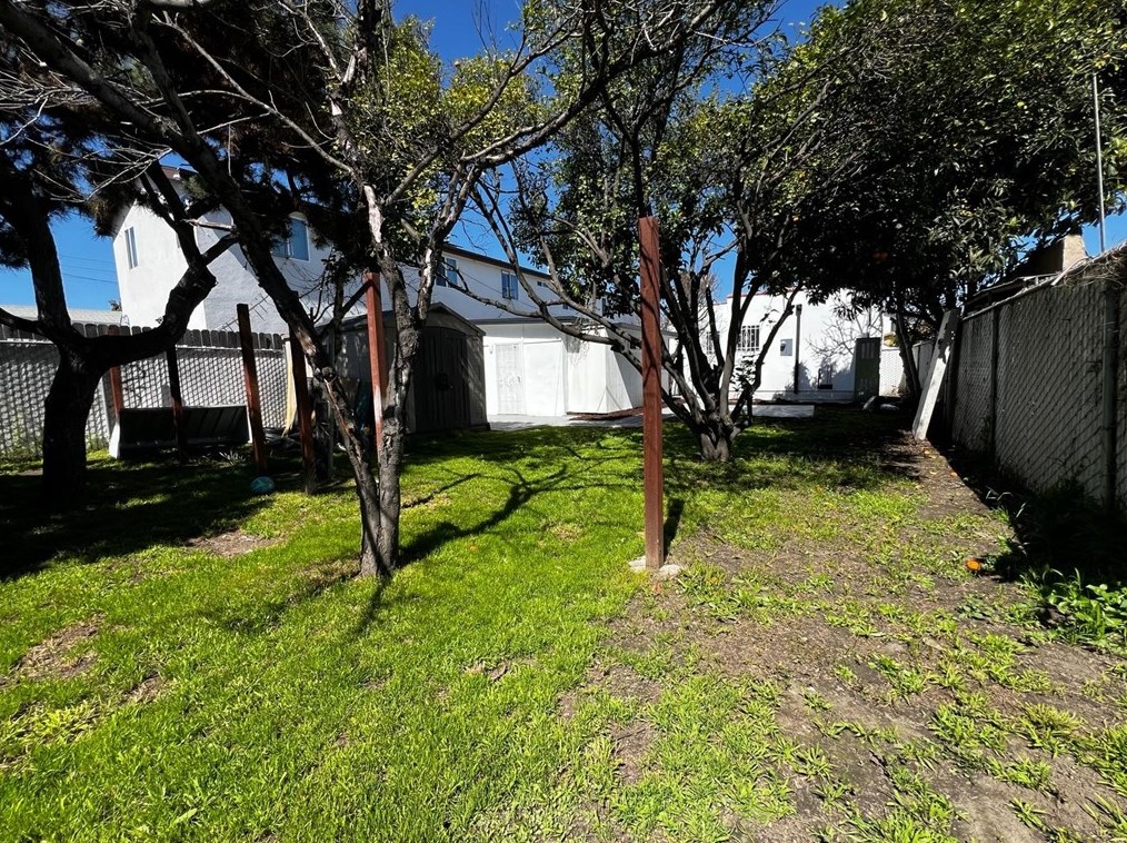 818 83rd St, Los Angeles CA  90001-3606 exterior