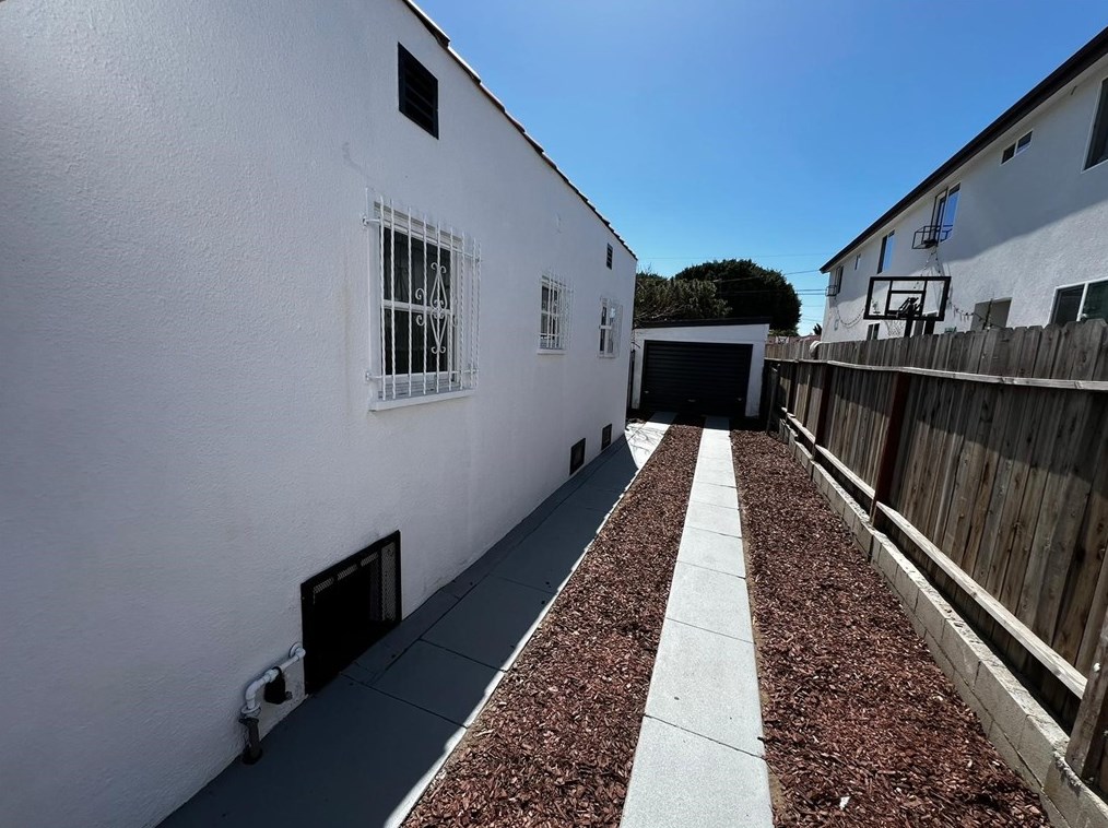 818 83rd St, Los Angeles CA  90001-3606 exterior