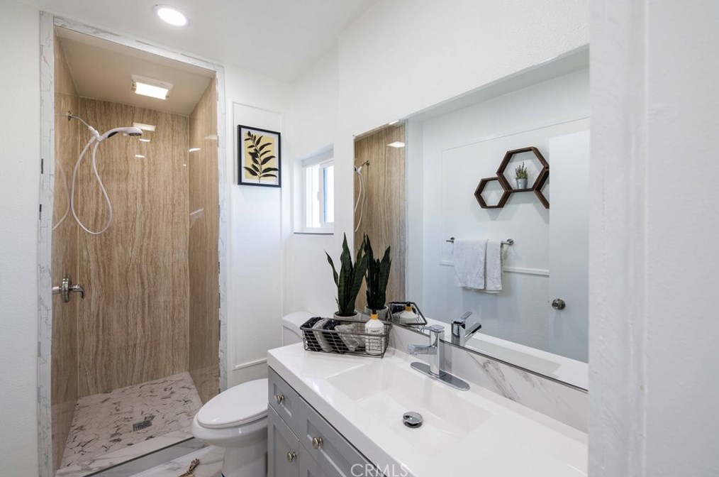 2314 Bristol St, Santa Ana CA  92704-5721 exterior