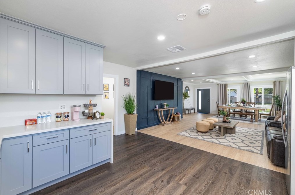 2314 Bristol St, Santa Ana CA  92704-5721 exterior
