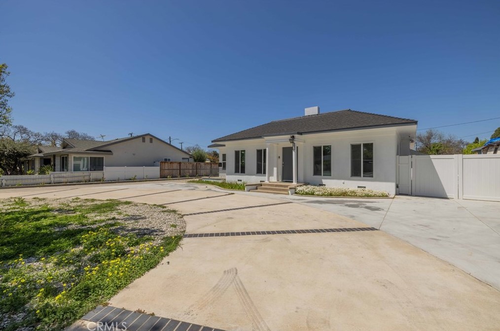 2314 Bristol St, Santa Ana CA  92704-5721 exterior