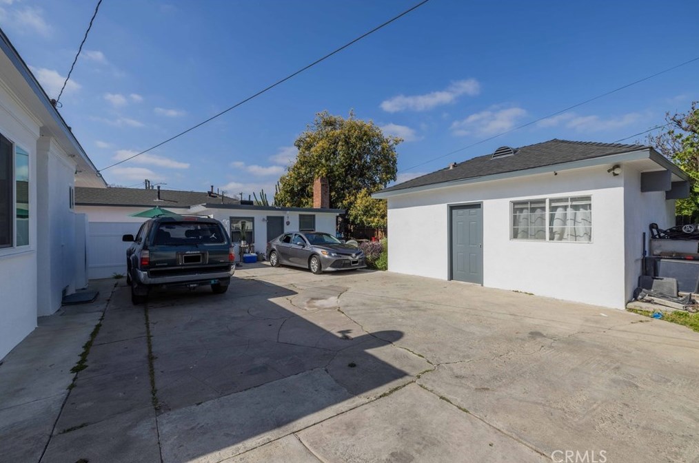 2314 Bristol St, Santa Ana CA  92704-5721 exterior