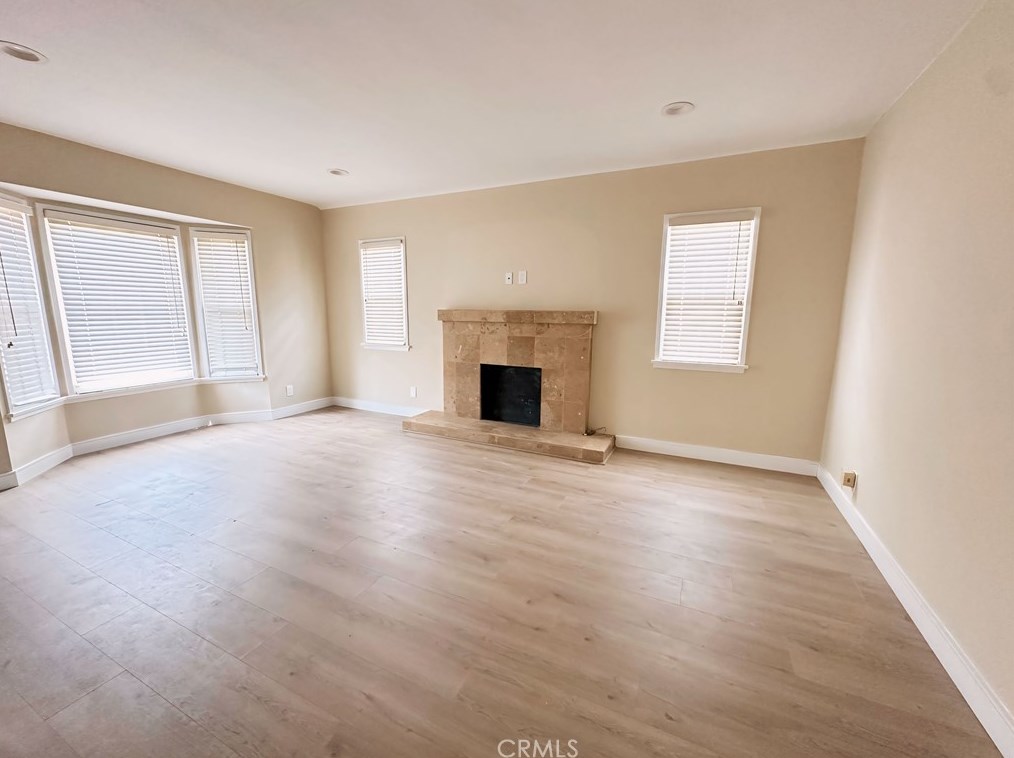 10304 Gramercy Pl, Los Angeles CA  90047-4129 exterior