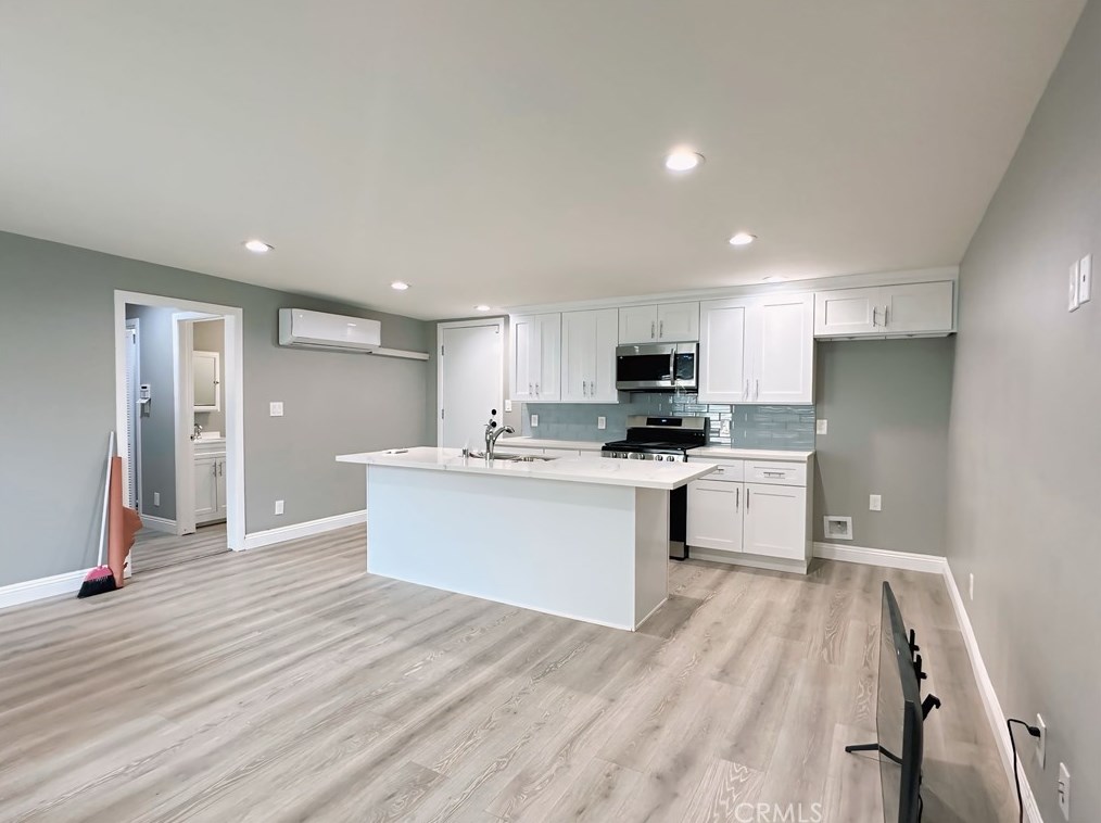 10304 Gramercy Pl, Los Angeles CA  90047-4129 exterior