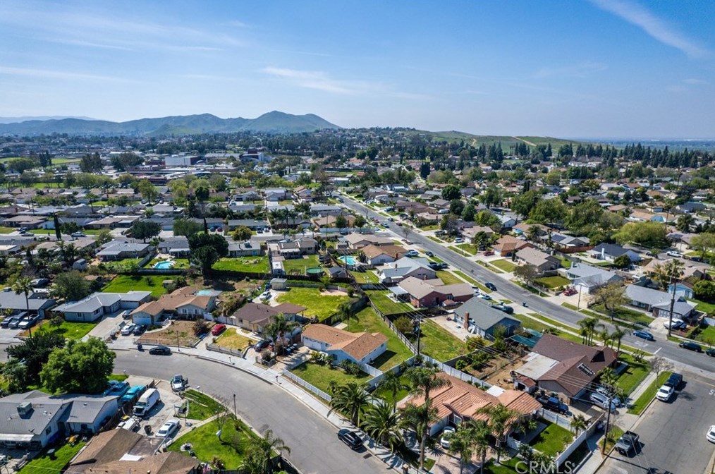 6687 Lessie Ln, Riverside CA  92503-1232 exterior