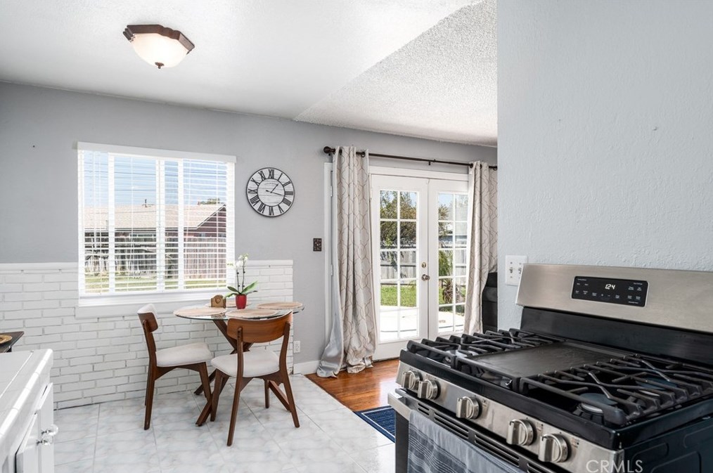 6687 Lessie Ln, Riverside CA  92503-1232 exterior