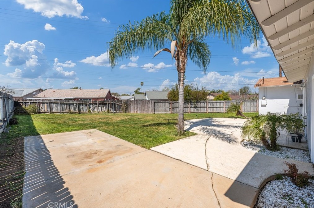 6687 Lessie Ln, Riverside CA  92503-1232 exterior