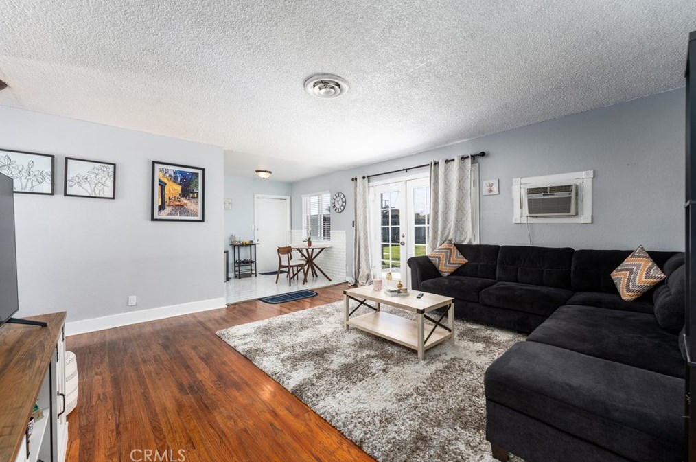 6687 Lessie Ln, Riverside CA  92503-1232 exterior