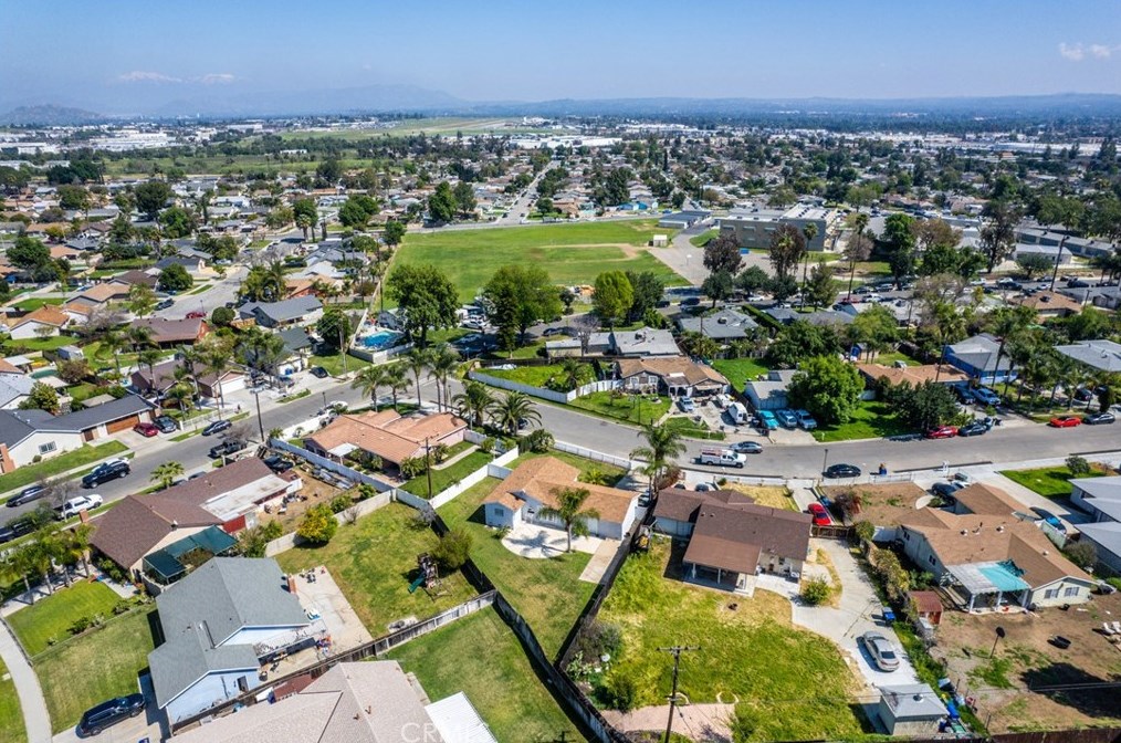 6687 Lessie Ln, Riverside CA  92503-1232 exterior