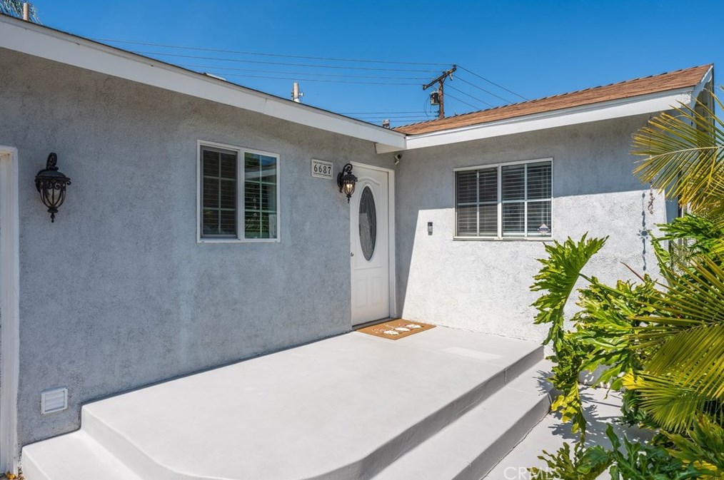 6687 Lessie Ln, Riverside CA  92503-1231 exterior