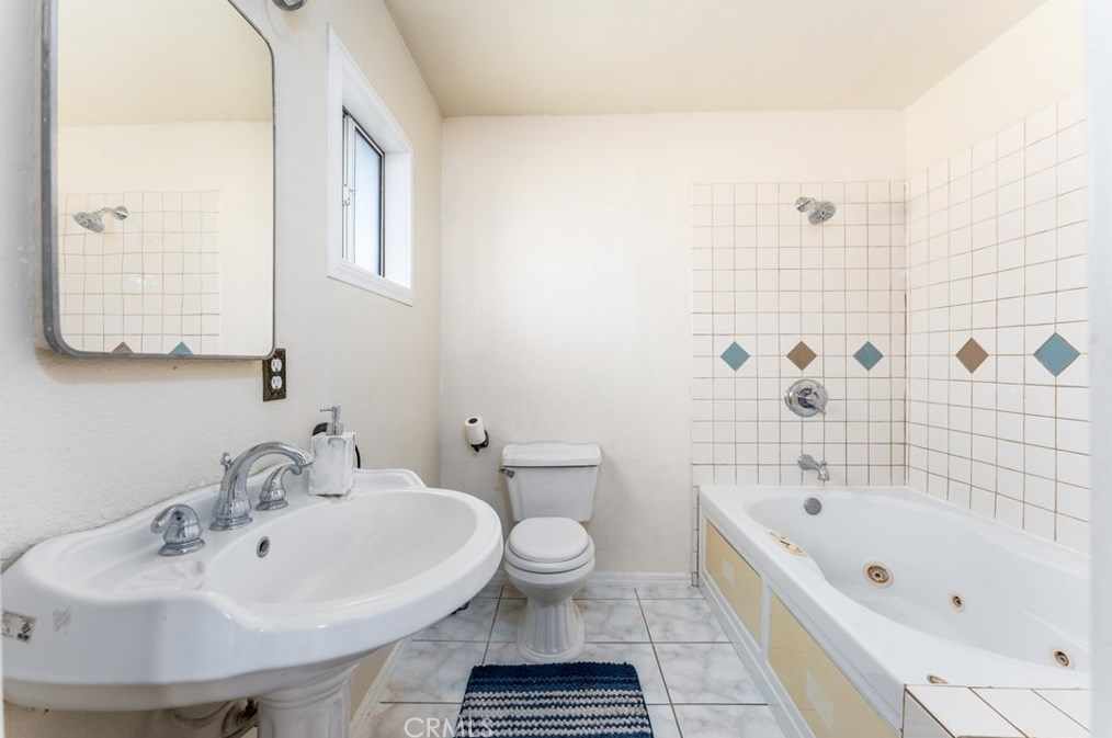 6687 Lessie Ln, Riverside CA  92503-1232 exterior