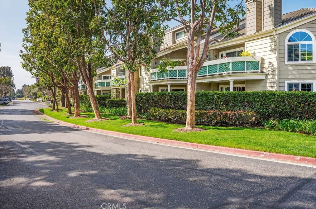 19352 Bluefish Ln, Huntington Beach CA  92648-2436 exterior