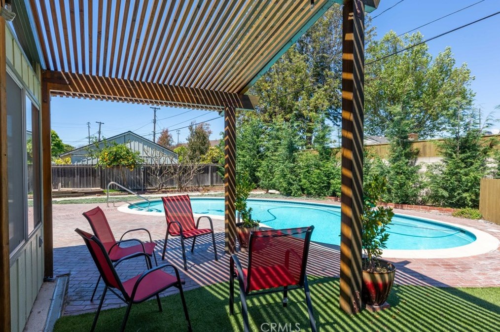 6443 Bayard St, Long Beach CA  90815-3402 exterior