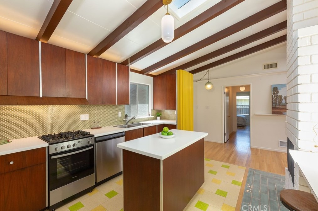 6443 Bayard St, Long Beach CA  90815-3402 exterior