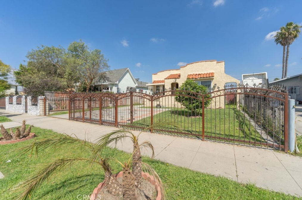 327 76th St, Los Angeles CA  90003-2321 exterior