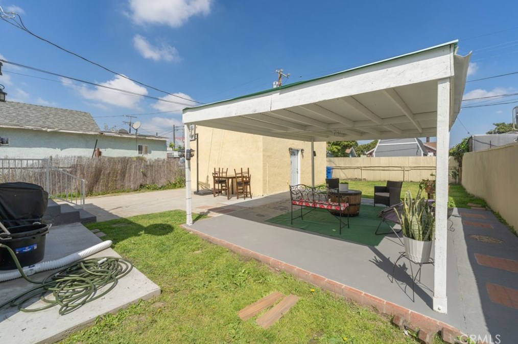 327 76th St, Los Angeles CA  90003-2321 exterior