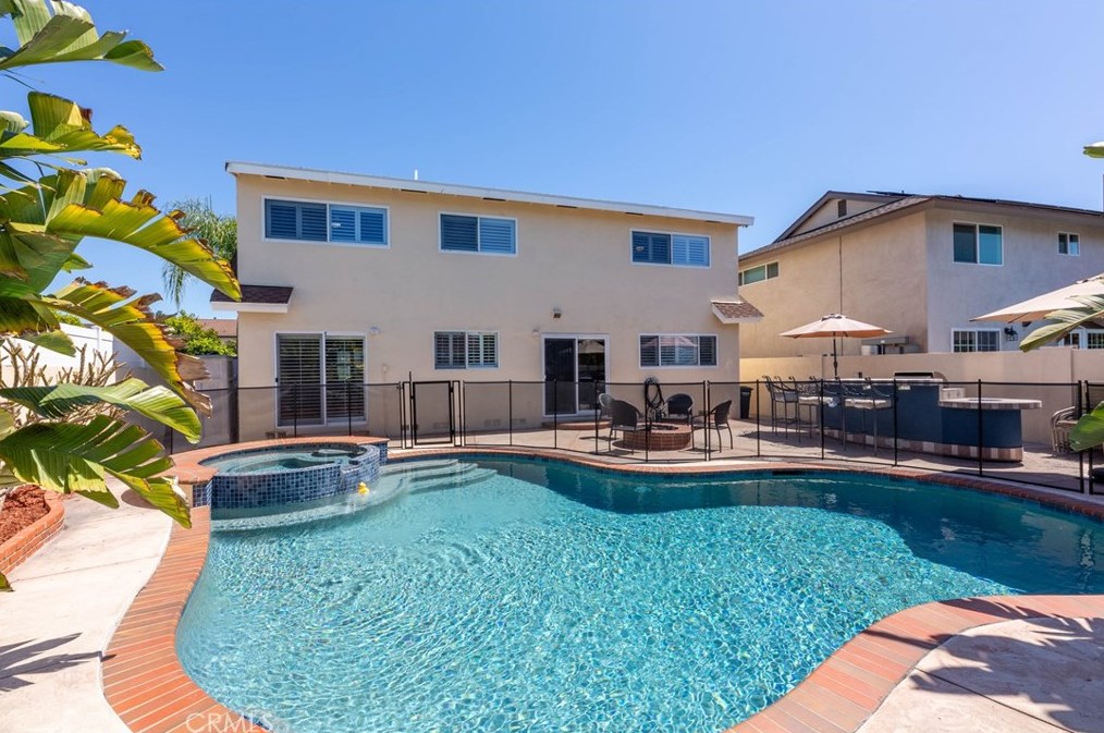 8201 Santa Margarita Ln, Buena Park CA  90623-2218 exterior