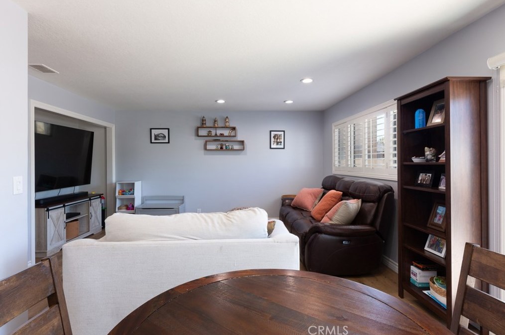 8201 Santa Margarita Ln, Buena Park CA  90623-2218 exterior