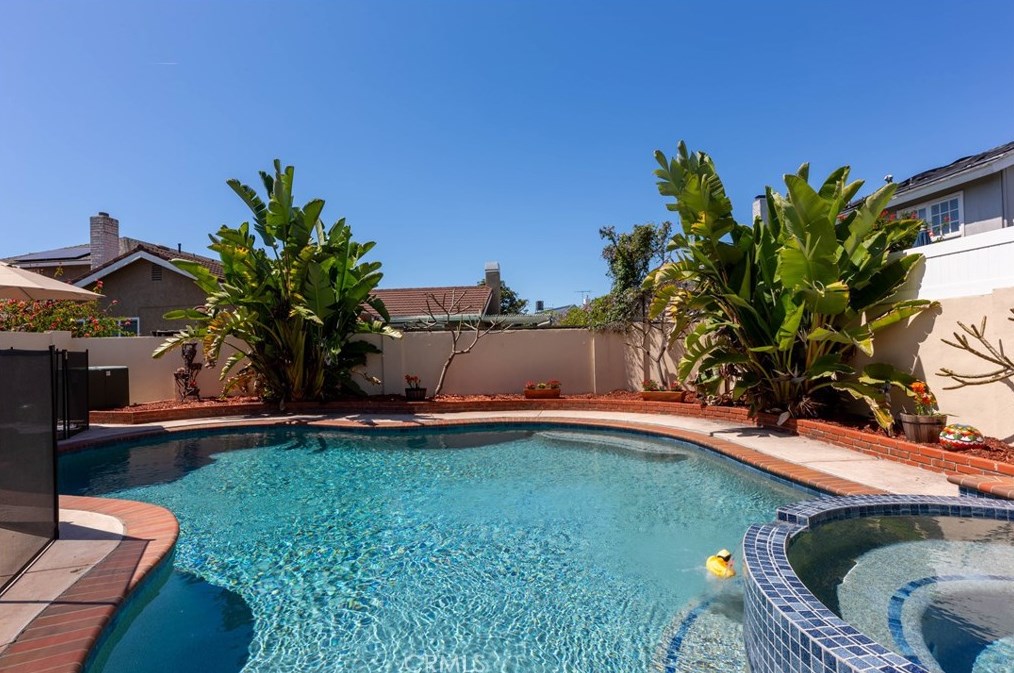 8201 Santa Margarita Ln, Buena Park CA  90623-2218 exterior