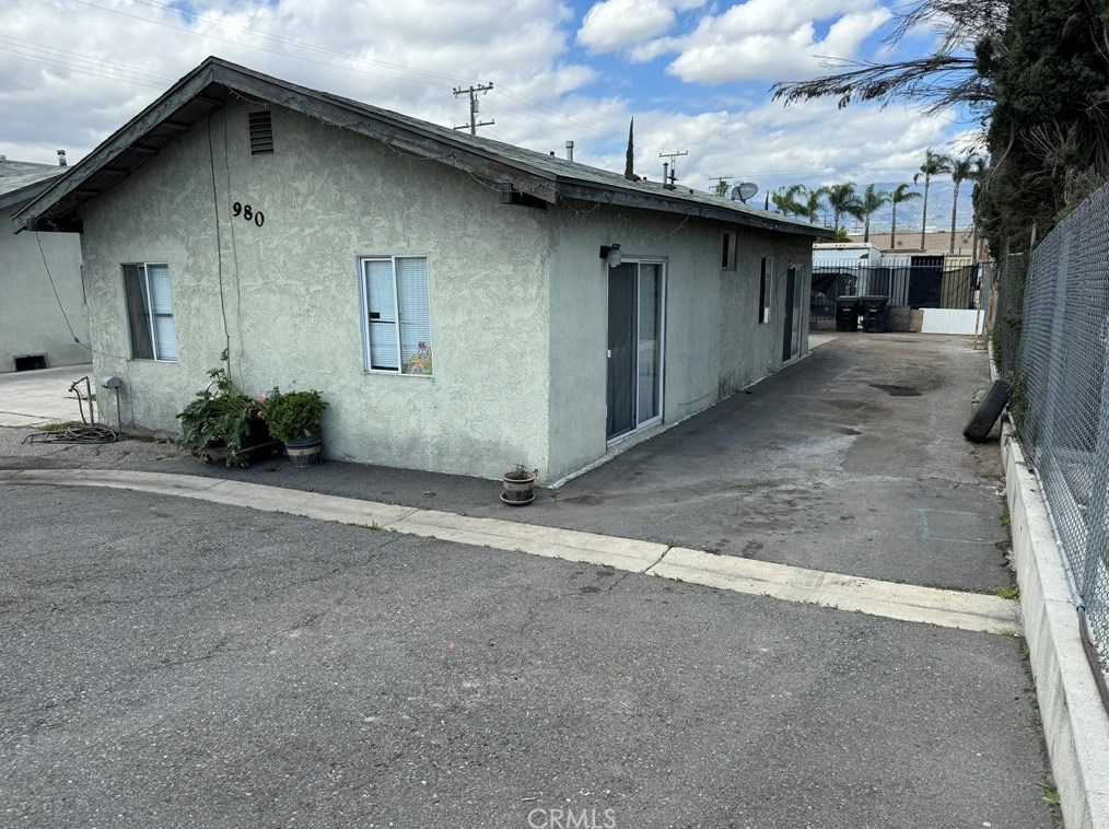 980 Base Line St, San Bernardino CA  92410-3917 exterior