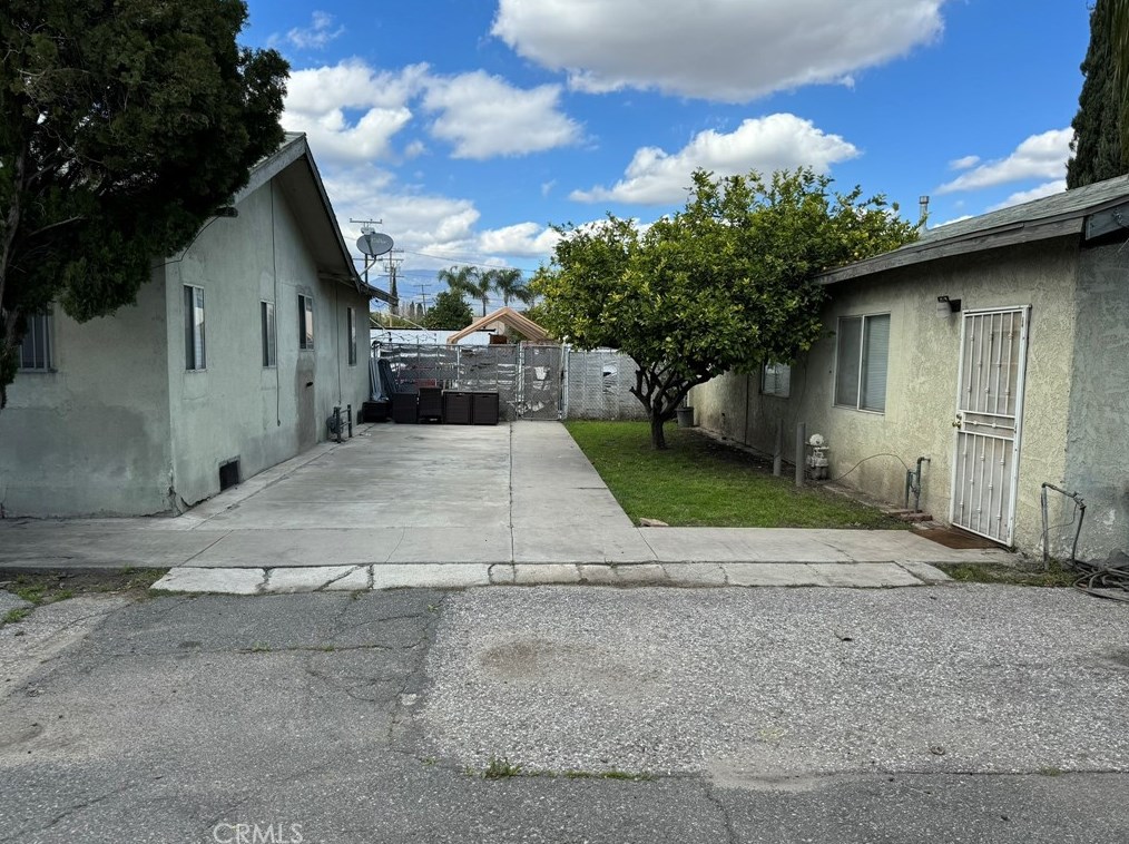 980 Base Line St, San Bernardino CA  92410-3917 exterior