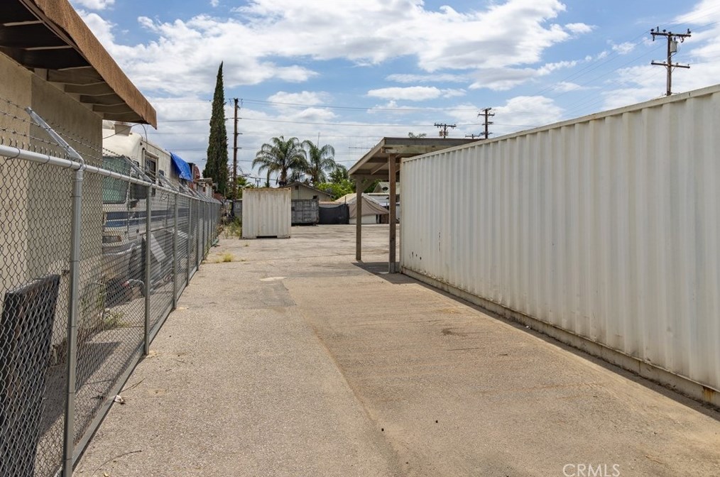 980 Base Line St, San Bernardino CA  92410-3917 exterior