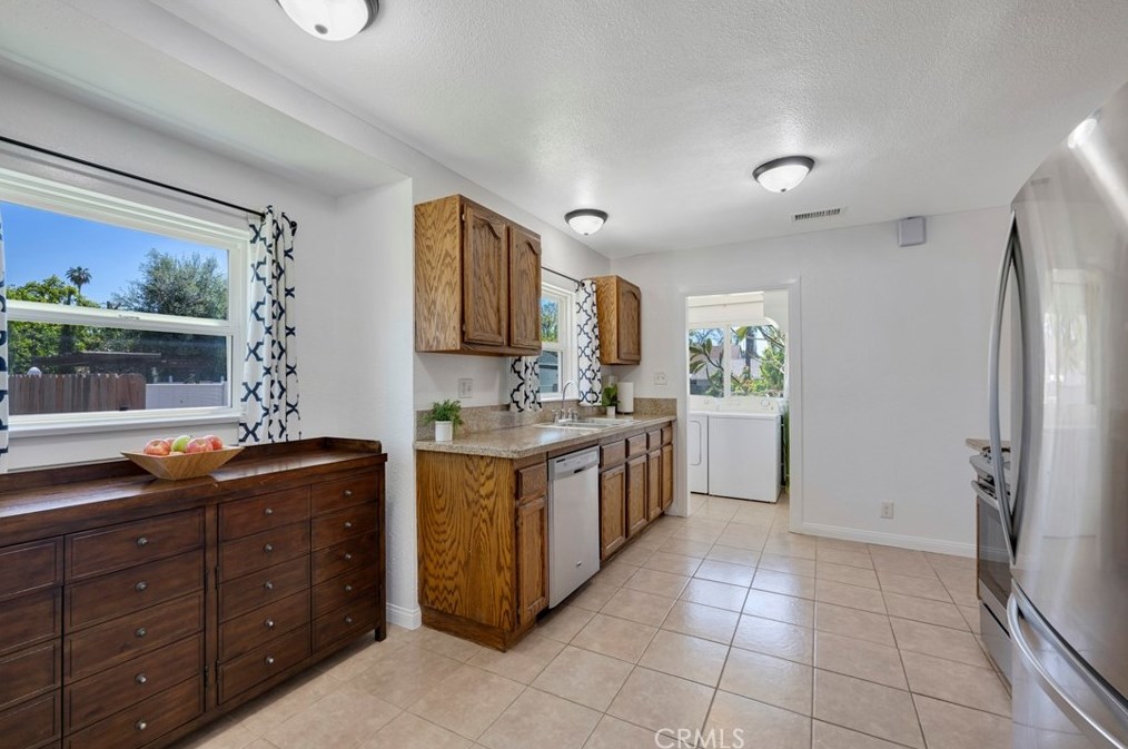 668 Texas St, Pomona CA  91768-3540 exterior