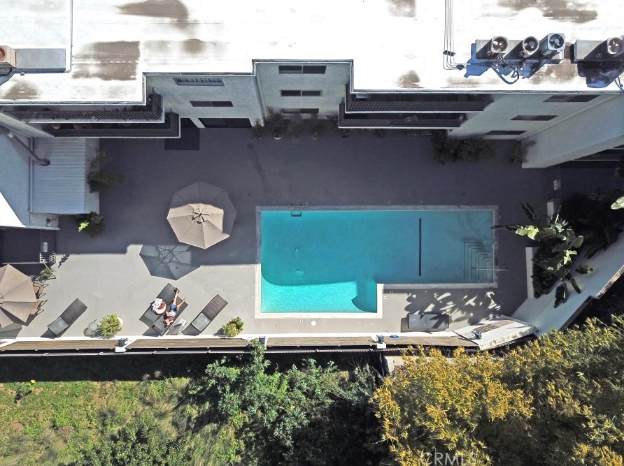 1230 Horn Ave, Los Angeles CA  90069-2121 exterior