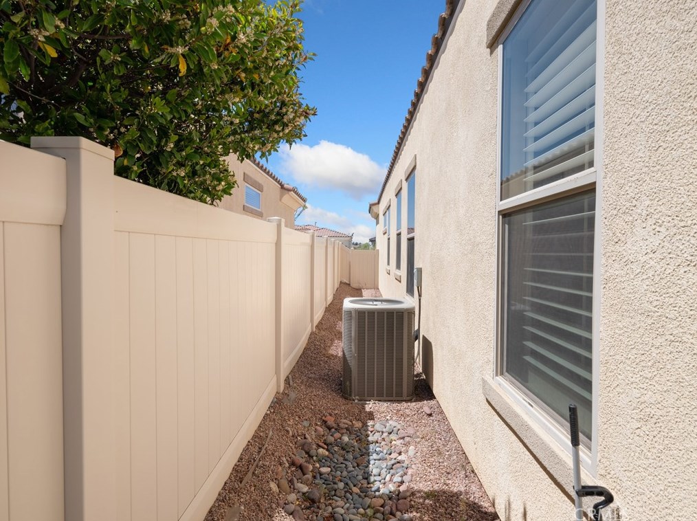 10575 Green Valley Rd, Apple Valley CA  92308-3689 exterior
