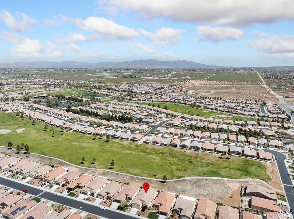 10575 Green Valley Rd, Apple Valley CA  92308-3689 exterior
