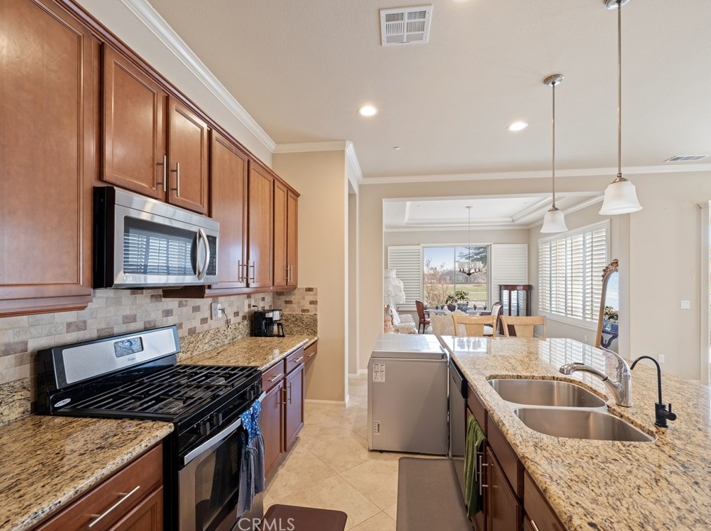 10575 Green Valley Rd, Apple Valley CA  92308-3689 exterior