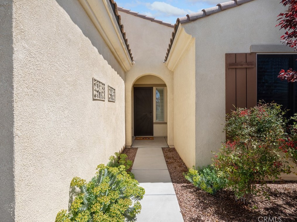 10575 Green Valley Rd, Apple Valley CA  92308-3689 exterior