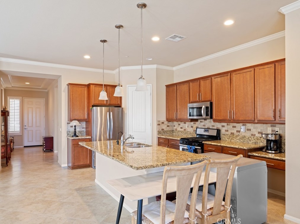 10575 Green Valley Rd, Apple Valley CA  92308-3689 exterior