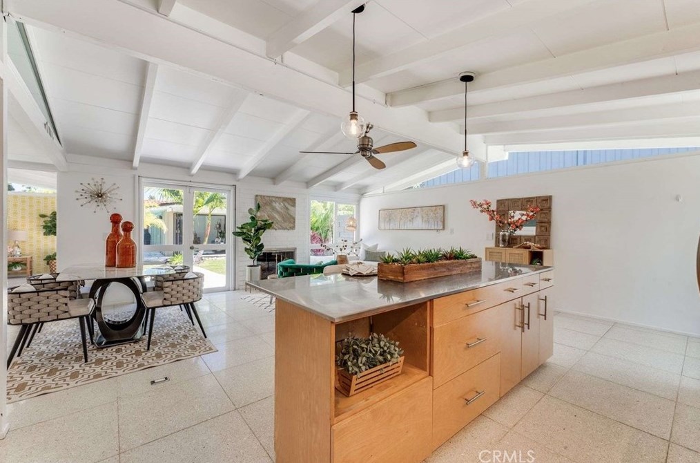 3146 Lees Ave, Long Beach CA  90808-4217 exterior