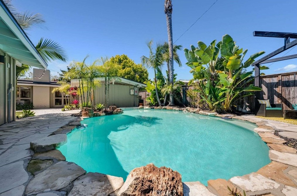 3146 Lees Ave, Long Beach CA  90808-4217 exterior