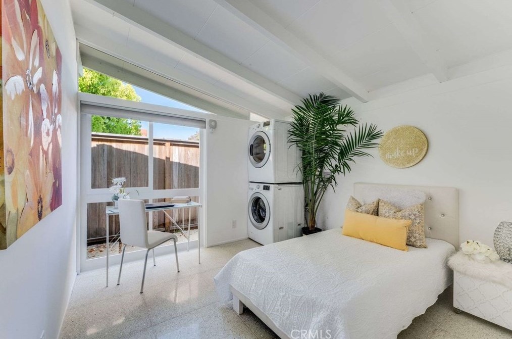 3146 Lees Ave, Long Beach CA  90808-4217 exterior