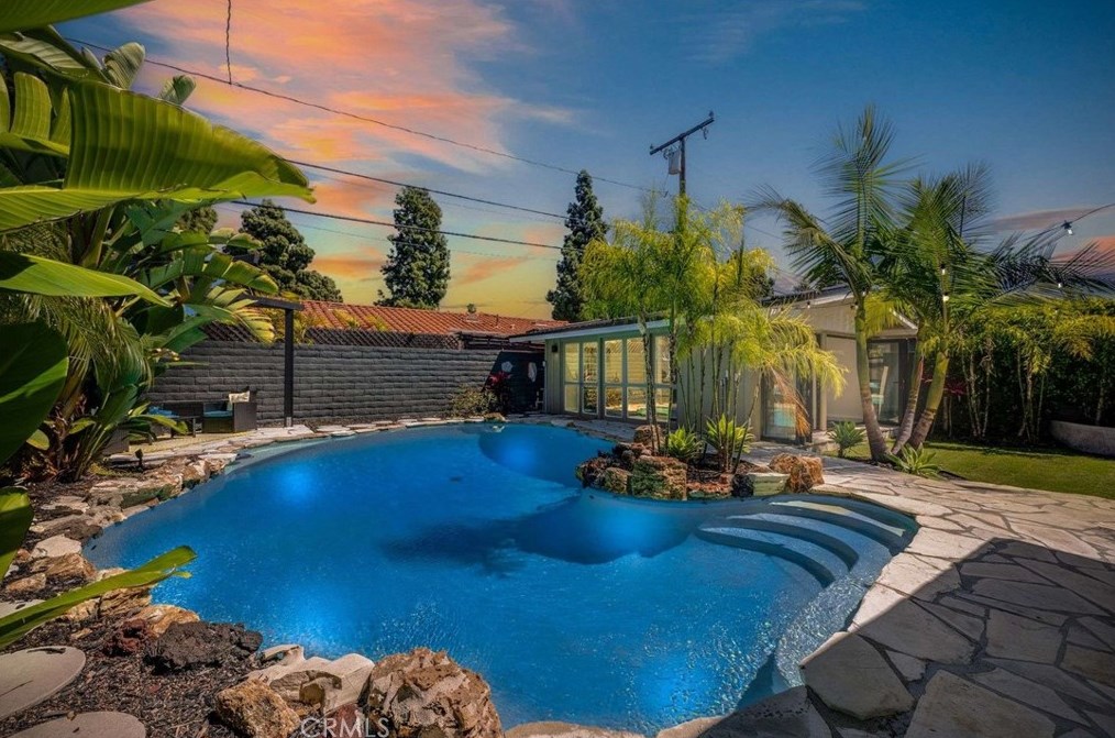 3146 Lees Ave, Long Beach CA  90808-4217 exterior