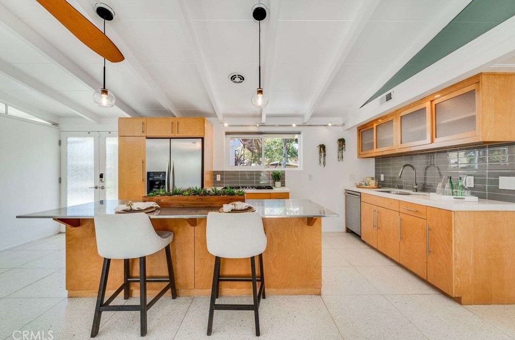 3146 Lees Ave, Long Beach CA  90808-4217 exterior