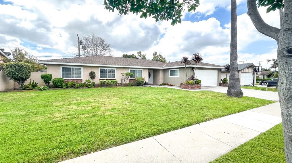 1924 Chateau Ave, Anaheim CA 92804-4411 exterior