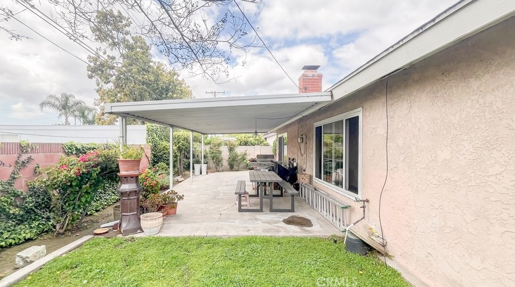 1924 Chateau Ave, Anaheim CA 92804-4411 exterior