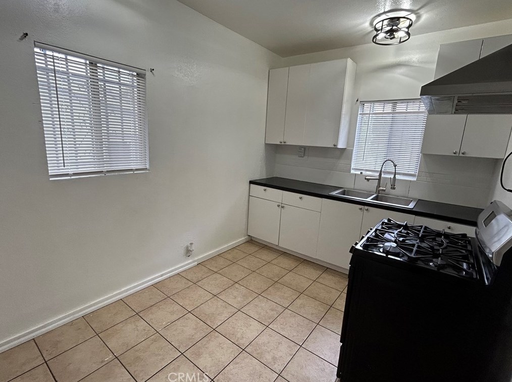 876 35th St, Los Angeles CA  90011-2804 exterior